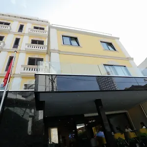 Otel Oxford, Tiran
